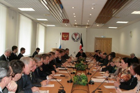 На особом контроле - дорожная отрасль, система здравоохранения, качество выделяемых земельных участков для многодетных семей и подготовка детских оздоровительных лагерей