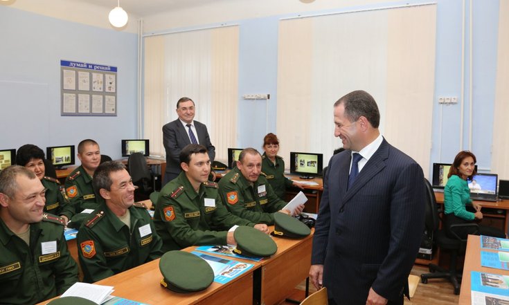 В преддверии учебного года Михаил Бабич проверил обновленный кадетский корпус в Ишимбае