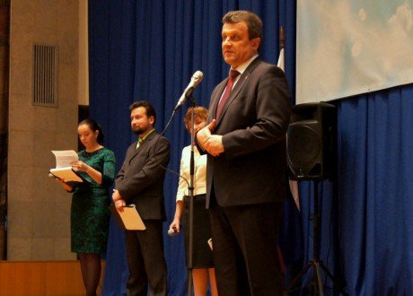 Павел Жданов поздравил нижегородок с Днем матери