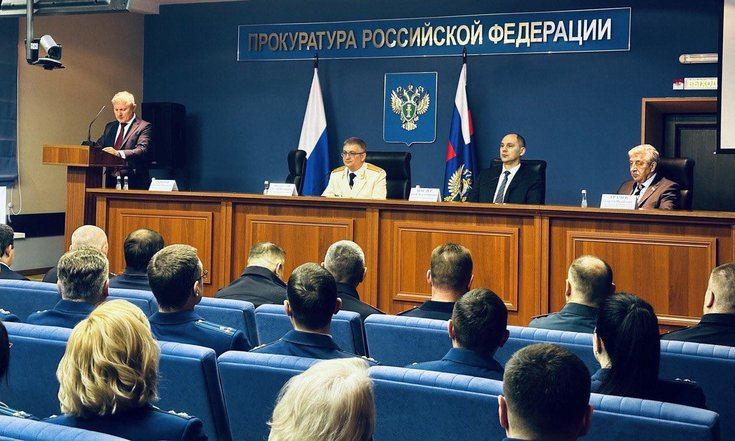 Пресс_релиз _Владимир_Бобров_поздравил_работников_областной_прокуратуры_с_профессиональным_праздником.