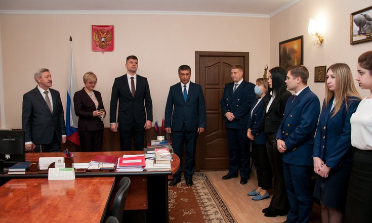 Пресс-релиз Ринат Гильмутдинов вручил служебное удостоверение судье Оренбургского гарнизонного военного суда