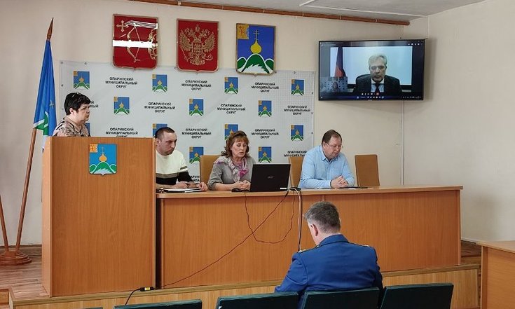 Проблемные вопросы жителей Опаринского муниципального округа рассмотрены в ходе приема граждан