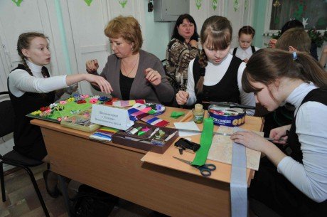 В Кирове открылась выставка декоративно-прикладного творчества воспитанников детских домов и школ-интернатов «Рядом с мастером»
