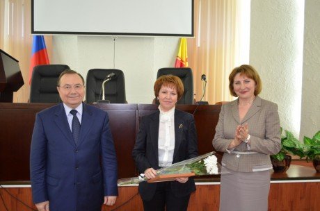 Сотрудников налоговой службы Чувашии поздравили с профессиональным праздником