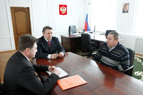 Рустам Идрисов провел оперативное совещание по выполнению поручений полномочного представителя