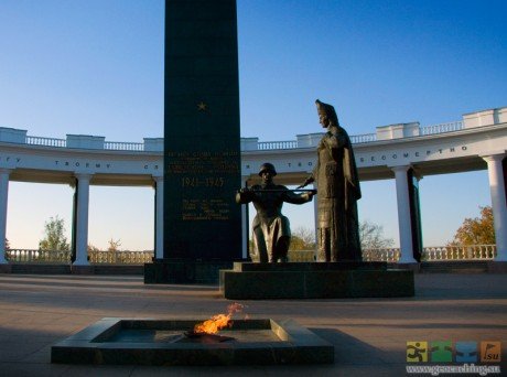 В День памяти и скорби патриотическая молодежь зажгла поминальные свечи 