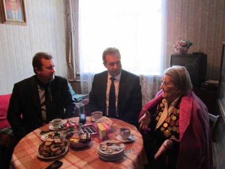 В преддверии Дня пожилого человека Сергей Чабан встретился с ветераном Великой Отечественной Войны Клавдией Бабенковой