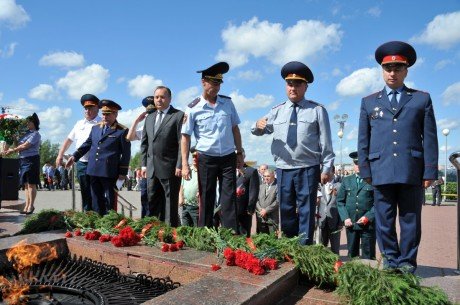 В День памяти и скорби в Чебоксарах возложили цветы к Вечному огню