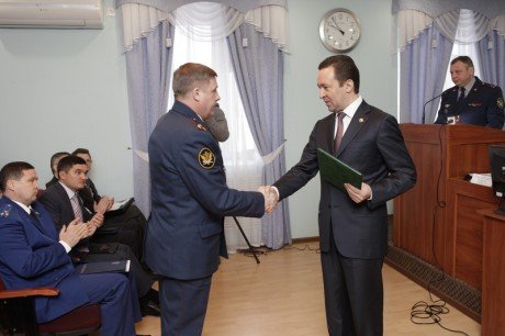 Рустам Идрисов лучшим сотрудникам УФСИН вручил благодарственные письма