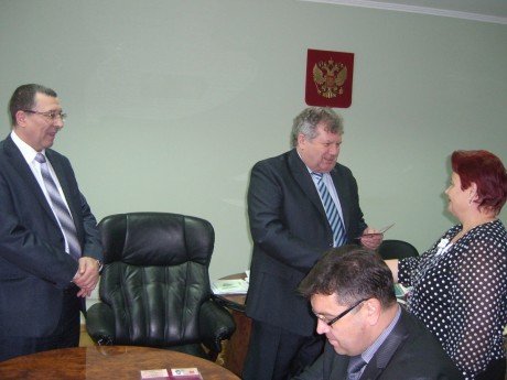 Главный федеральный инспектор вручил удостоверения федеральным судьям 