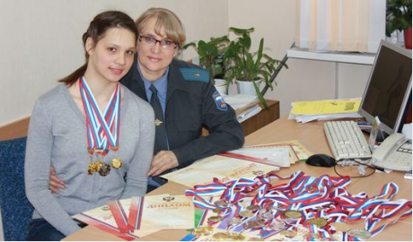 На чемпионате России по горнолыжному спорту среди глухих школьница из Удмуртии завоевала две золотые медали