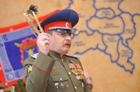 Главный федеральный инспектор вручил погоны членам Волжского войскового казачьего общества