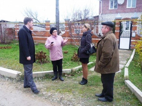 Вслед за проведением освещения жители одной из улиц Йошкар-Олы ждут асфальтирования дороги