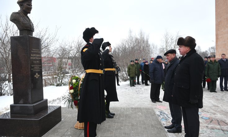 Челны памятник Бадретдинову