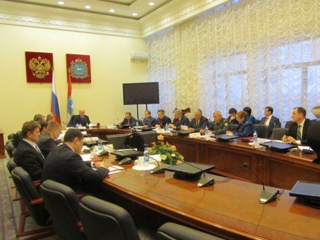 Правоохранителей призвали жестче контролировать сферу ЖКХ